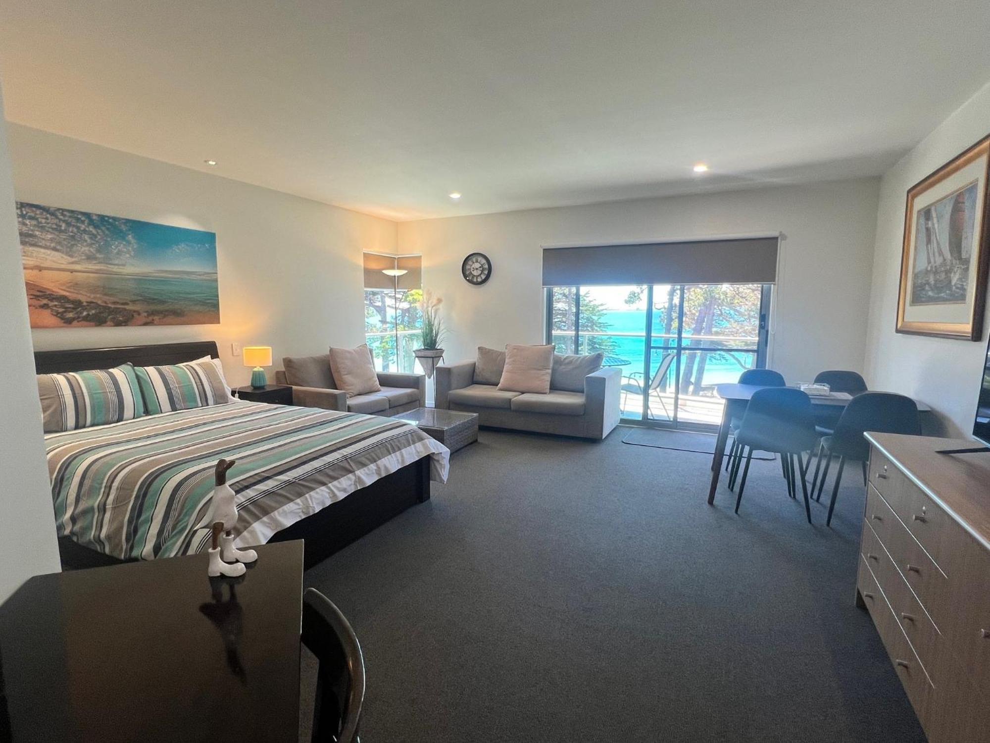 Phillip Island Holiday Apartments Cowes Exterior photo